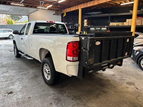 Used 2011 GMC Sierra 2500 W/T AWD/4WD image 5