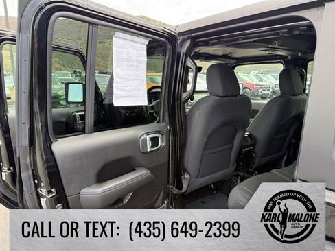 Used 2022 Jeep Wrangler Unlimited Sahara w/ LED Lighting Group AWD/4WD image 27