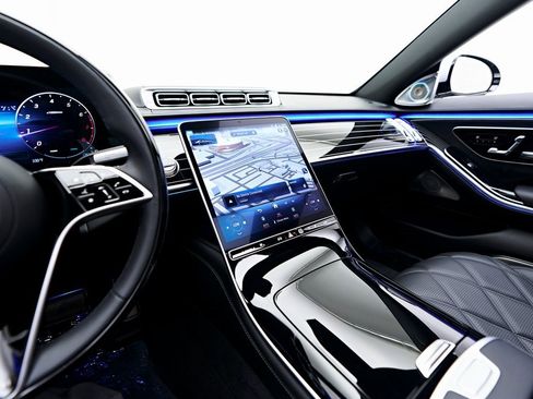 Used 2025 Mercedes-Benz Maybach S 580 4MATIC image 82