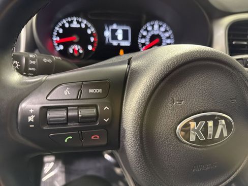 Used 2017 Kia Sorento LX w/ LX Convenience Package image 35