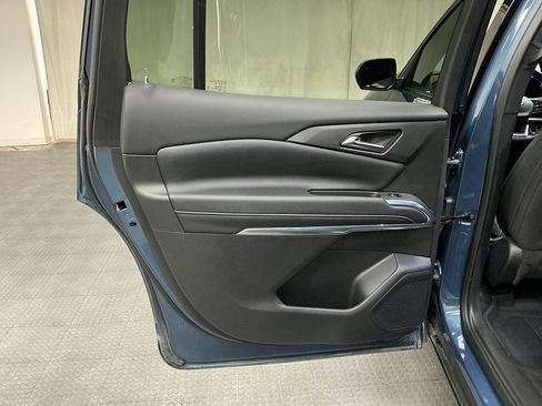 Used 2025 Chevrolet Traverse LT w/ Driver Confidence Package FWD image 22