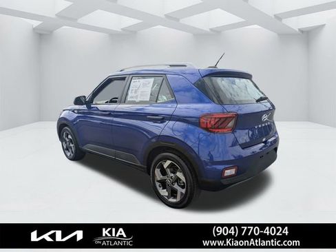 Used 2025 Hyundai Venue SEL image 5