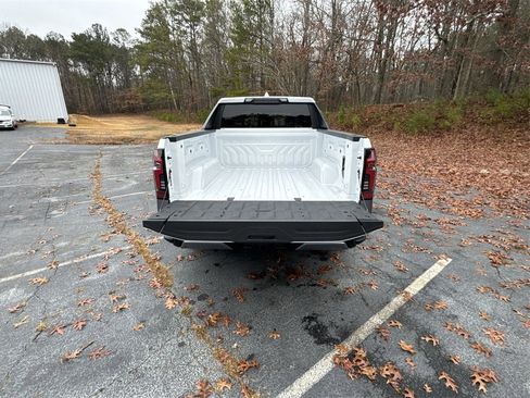 New 2025 Chevrolet Silverado EV LT image 32