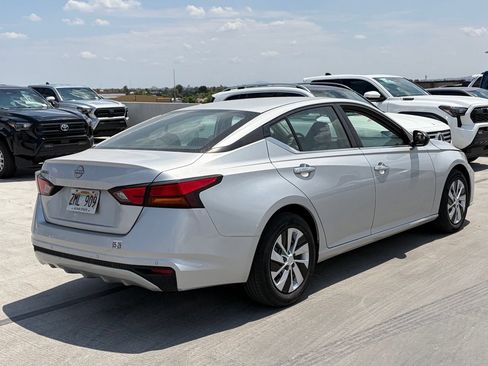 Used 2024 Nissan Altima 2.5 S FWD image 3