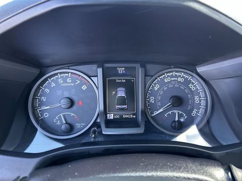 Used 2016 Toyota Tacoma TRD Sport image 19