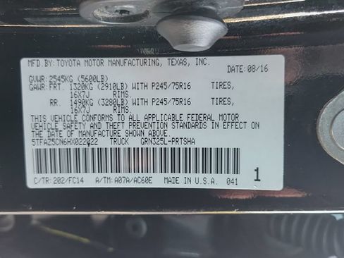 Used 2017 Toyota Tacoma SR5 w/ Tow Package RWD image 23