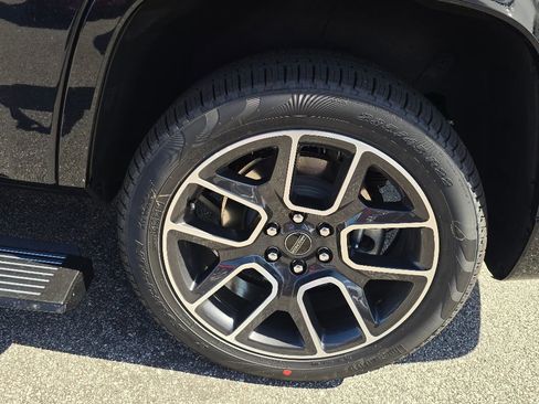 New 2025 Jeep Wagoneer Series III w/ Quick Order Package 25C Super image 8