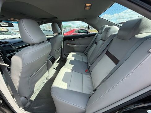 Used 2012 Toyota Camry XLE w/ Leather Pkg image 19