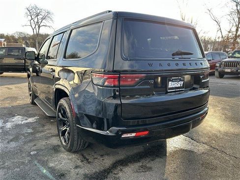 Used 2023 Jeep Wagoneer 4WD image 6