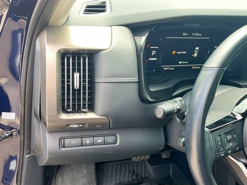 Used 2022 Nissan Pathfinder Platinum w/ Cargo Package FWD image 10