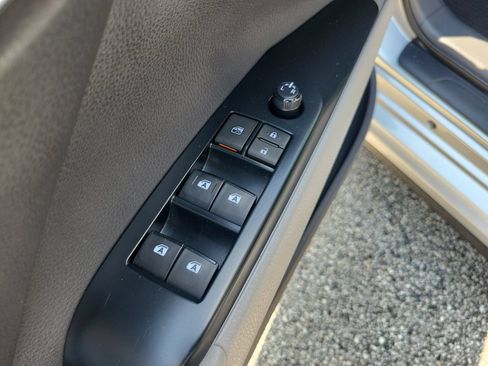 Used 2020 Toyota Camry SE FWD image 15