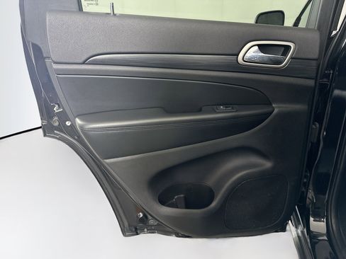 Used 2020 Jeep Grand Cherokee Laredo w/ Security & Convenience Group AWD/4WD image 26