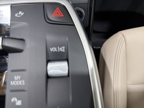 Used 2025 BMW X1 xDrive28i w/ Convenience Package image 39