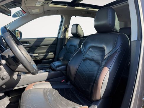 Used 2023 Nissan Pathfinder Platinum w/ Cargo Package image 9