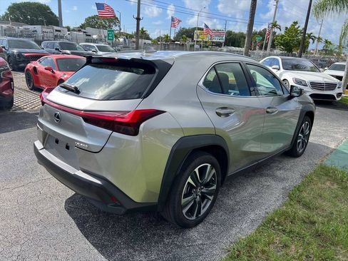 Used 2022 Lexus UX 200 w/ Accessory Package (Z1) FWD image 5