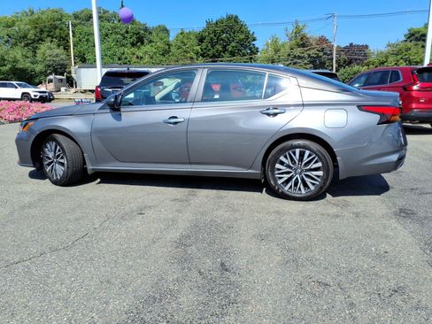Used 2024 Nissan Altima 2.5 SV w/ SV Premium Package AWD/4WD image 8