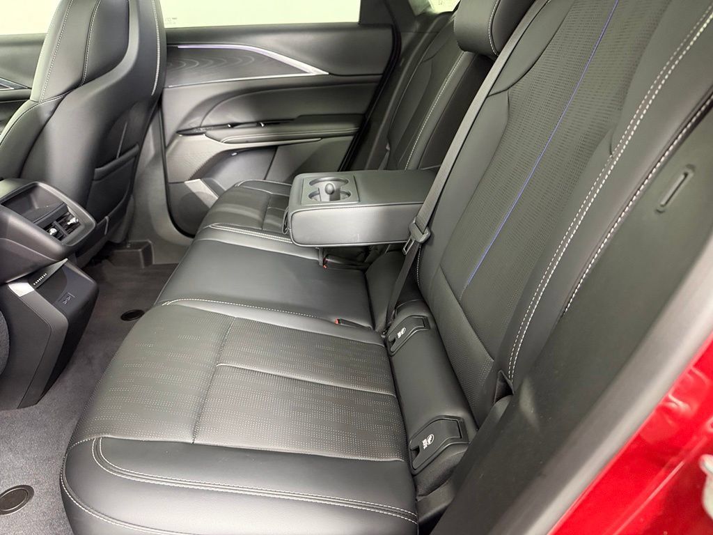 Used 2024 Cadillac Lyriq Sport RWD image 17