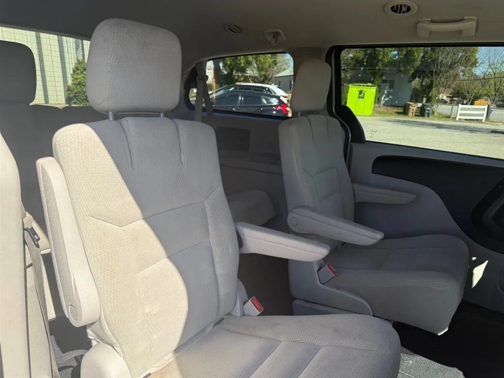 Used 2016 Dodge Grand Caravan SXT w/ UConnect Hands-Free Group FWD image 22