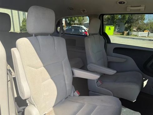 Used 2016 Dodge Grand Caravan SXT w/ UConnect Hands-Free Group FWD image 22