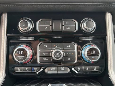 Used 2024 GMC Yukon XL Denali w/ Denali Reserve Package AWD/4WD image 21