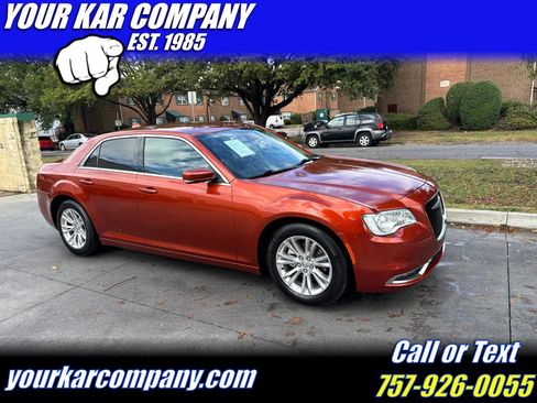 Used 2021 Chrysler 300 Touring L image 1