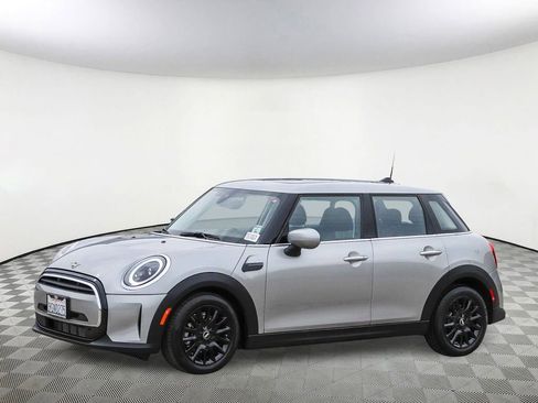 Used 2024 MINI Cooper 4-Door Hardtop FWD image 4