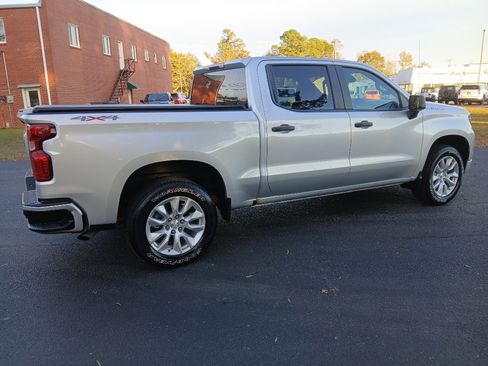 Used 2022 Chevrolet Silverado 1500 Custom image 3