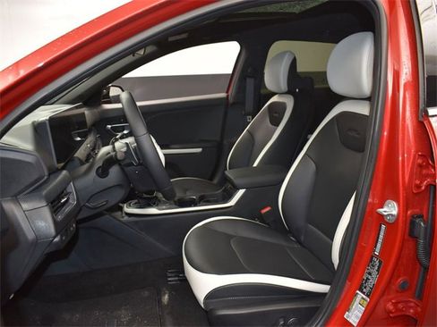 Certified 2025 Kia K4 GT-Line w/ GT-Line Premium Package image 9