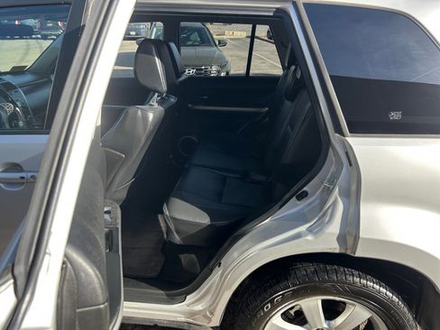 Used 2010 Suzuki Grand Vitara Limited image 17
