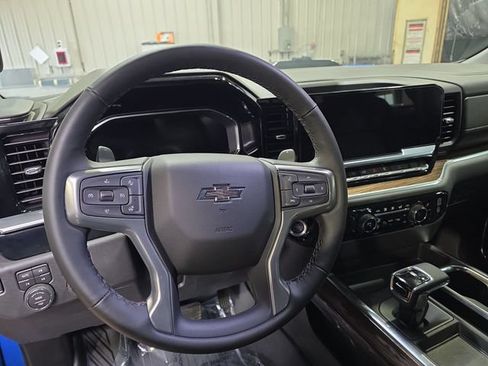 Used 2026 Chevrolet Silverado 1500 LT Trail Boss w/ LT Trail Boss Premium Package AWD/4WD image 17