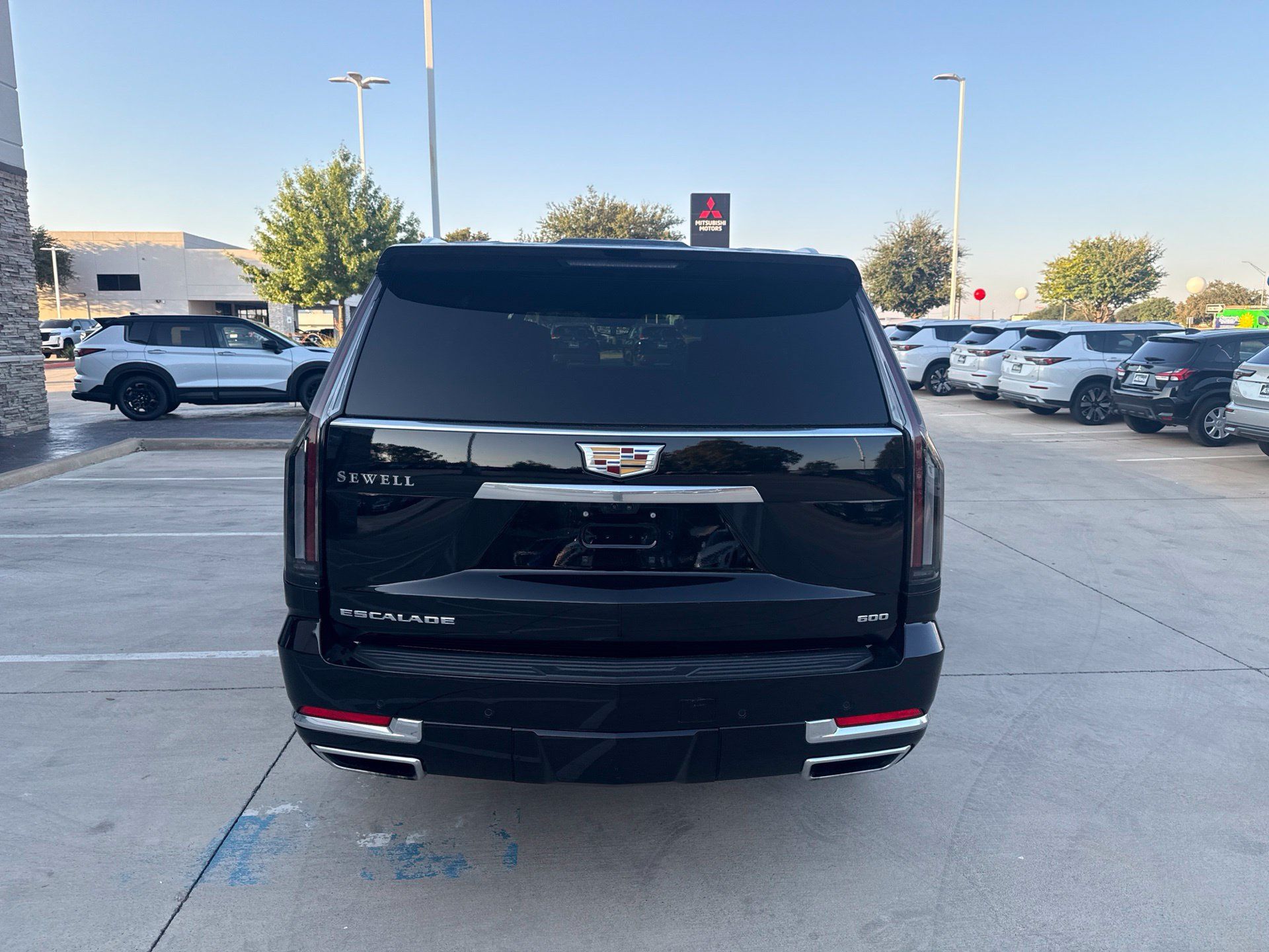 Used 2025 Cadillac Escalade Premium Luxury w/ LPO, Floor Liner Package AWD/4WD image 4