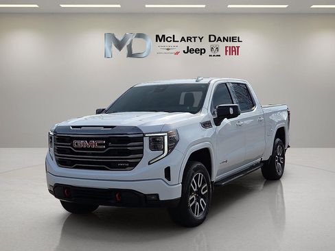 Used 2022 GMC Sierra 1500 AT4 w/ AT4 Preferred Package image 2