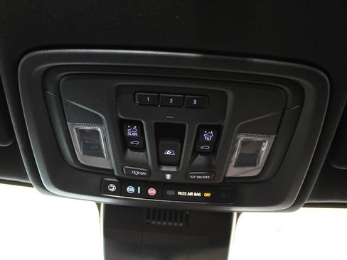 Used 2024 Chevrolet Silverado 1500 High Country w/ High Country Premium Package AWD/4WD image 38