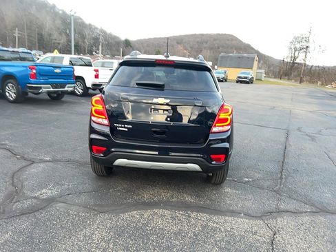 Used 2022 Chevrolet Trax LT w/ LT Convenience Package image 6