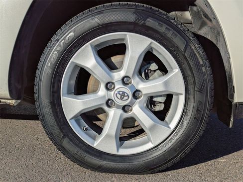 Used 2013 Toyota RAV4 EV image 44