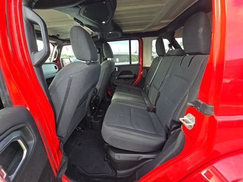 Used 2024 Jeep Wrangler Unlimited Sahara AWD/4WD image 4