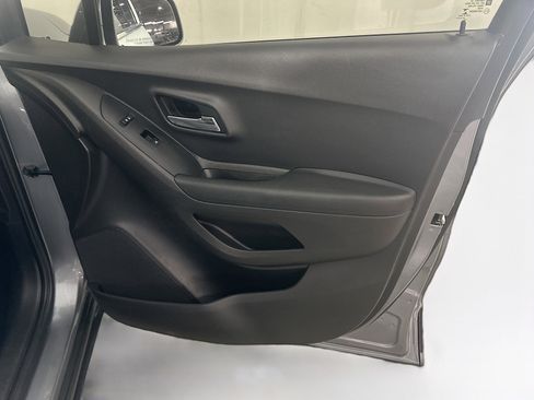 Used 2020 Chevrolet Trax LT image 30