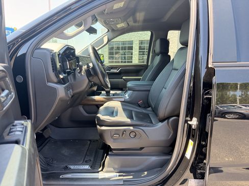 Used 2024 Chevrolet Silverado 1500 LT Trail Boss w/ Convenience Package II AWD/4WD image 13