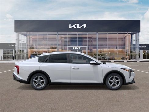 New 2025 Kia K4 LXS image 8