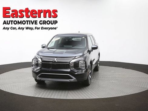 Used 2025 Mitsubishi Outlander SE FWD image 54