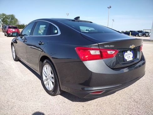 Used 2018 Chevrolet Malibu LT FWD image 3