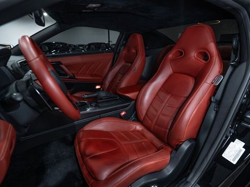 Used 2021 Nissan GT-R Premium AWD/4WD image 20