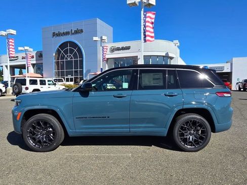 Used 2026 Jeep Grand Cherokee Summit w/ Obsidian Package AWD/4WD image 8