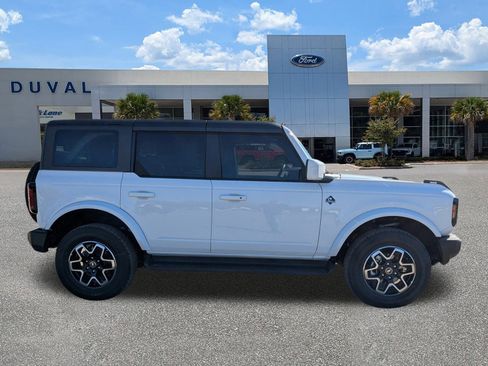 New 2025 Ford Bronco Outer Banks image 3