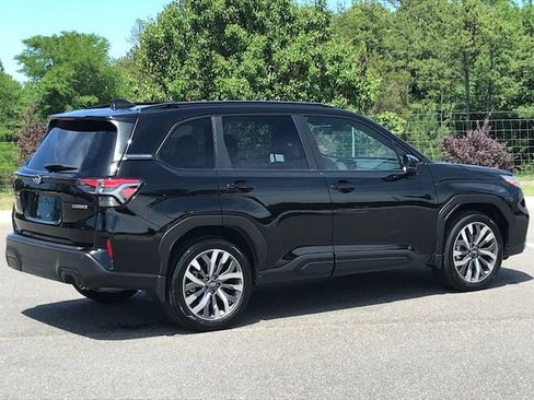 Used 2025 Subaru Forester Touring AWD/4WD image 3