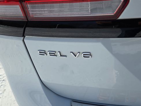 Used 2022 Volkswagen Atlas SEL R-Line image 32