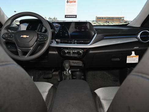 New 2026 Chevrolet Trax LT w/ LPO, Blackout Package FWD image 17