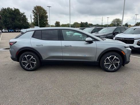 New 2026 Chevrolet Equinox EV LT image 2