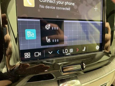 Certified 2024 Volvo XC60 T8 Plus w/ Protection Package Premier image 33