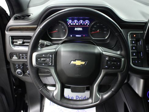 Used 2021 Chevrolet Suburban Premier AWD/4WD image 18